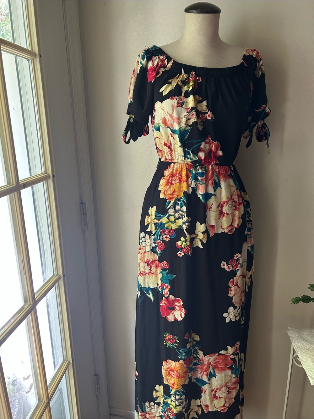 Band of Gypsies Black Floral Off-Shoulder Maxi Dress. Small. - Picture 1 of 9